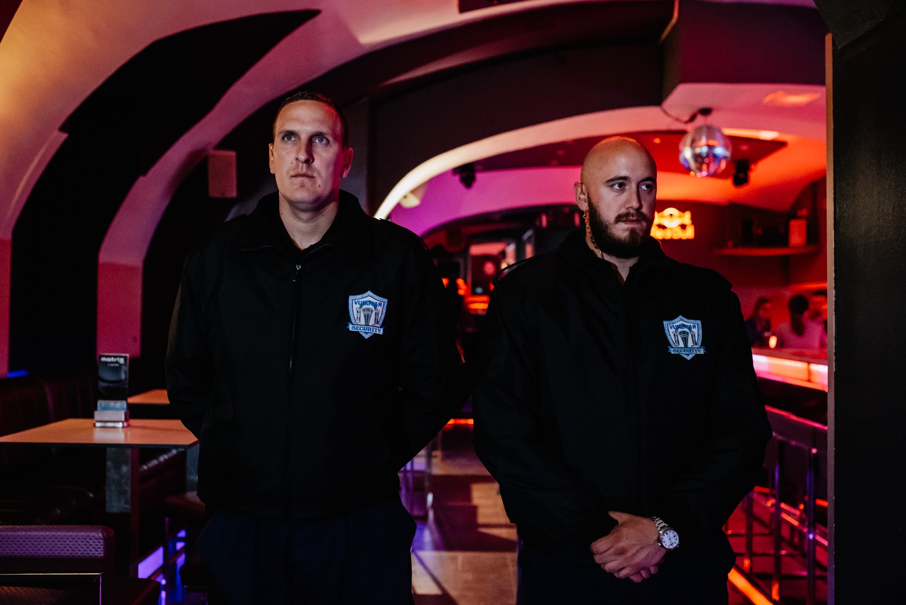 Áp Tải Tiền, Vật Quý Giá