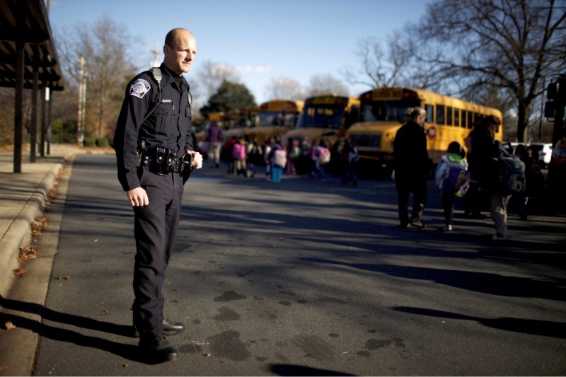 Đặc điểm và nhiệm vụ của nhân viên bảo vệ trường học